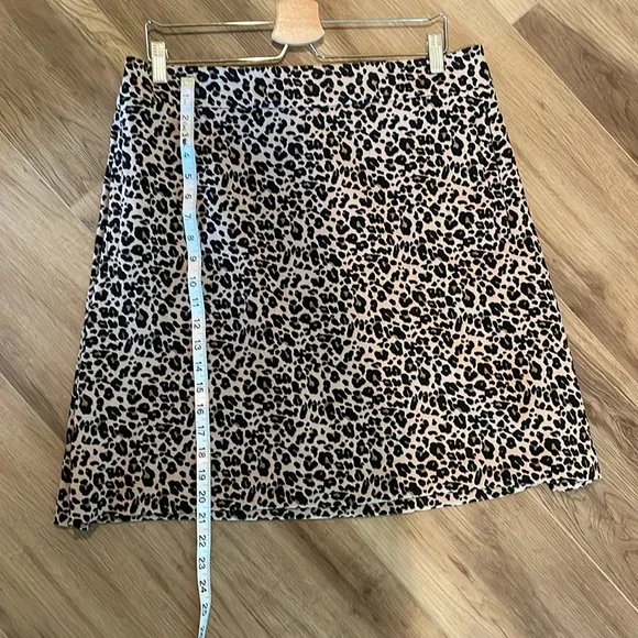 LOFT PLUS Leopard Print Jacquard Skirt with Flat Front Pockets - Picture 10 of 13